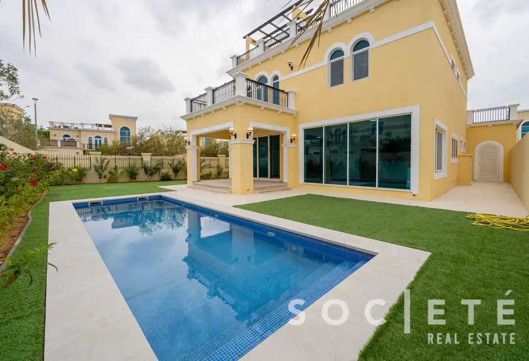 4-bedroom villa in District 9, Jumeirah Park