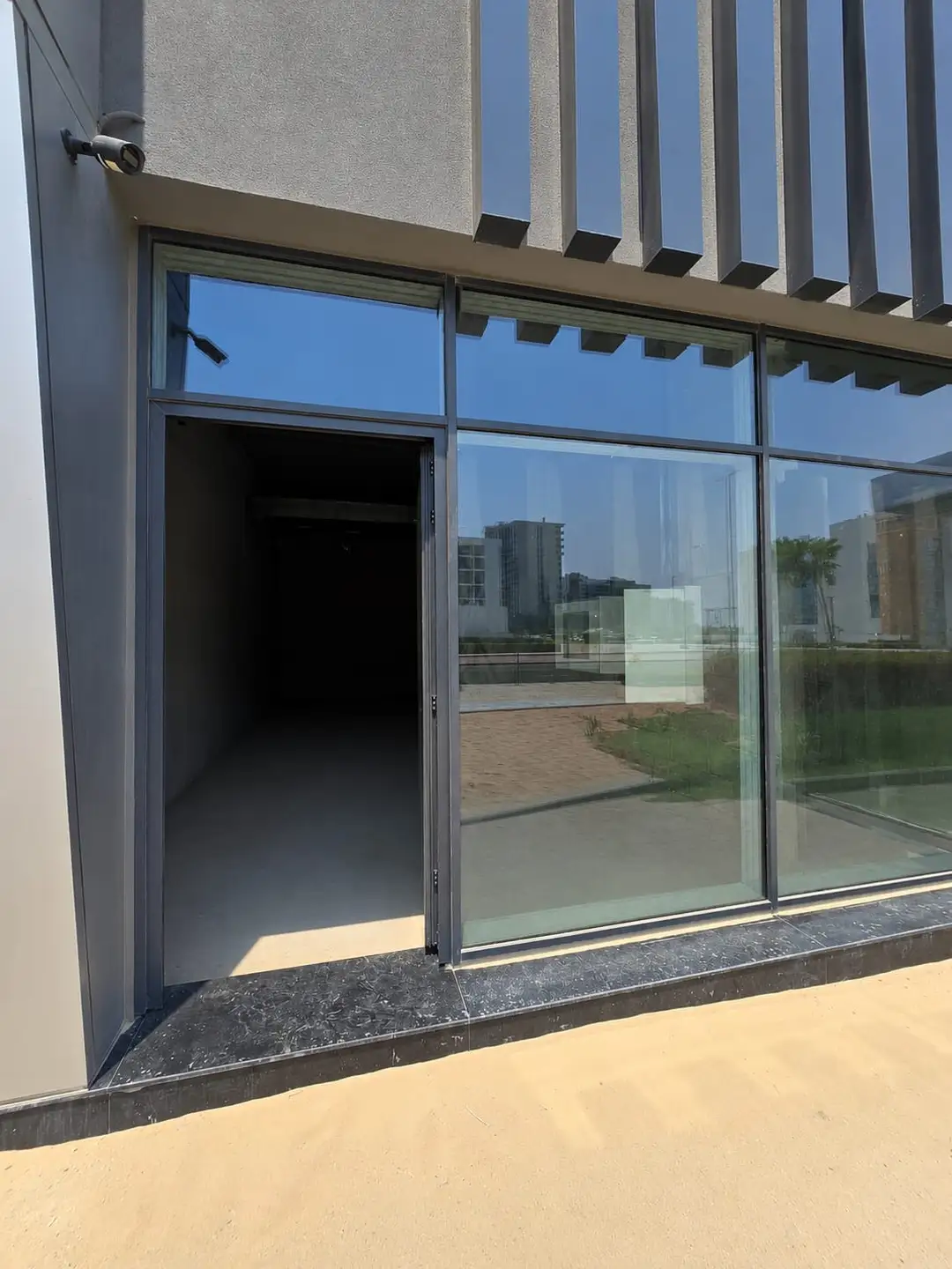 Retail in Celia Heights, Majan