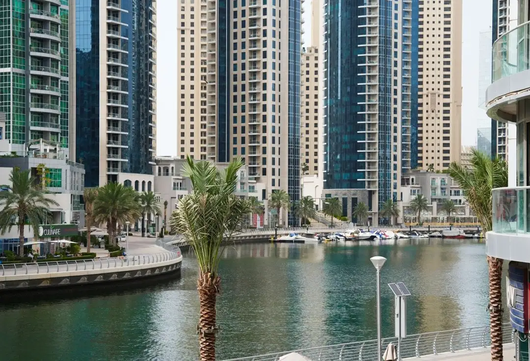 Shop in The Waves, Dubai Marina