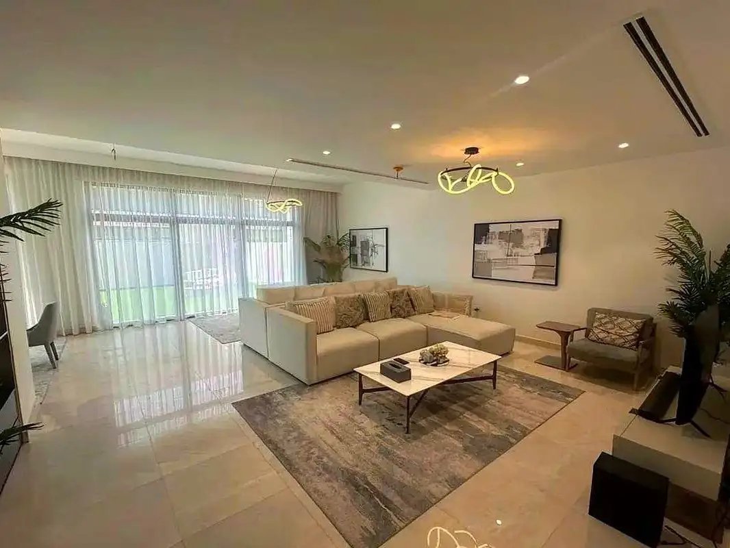 3-bedroom townhouse in South Bay, Residential District